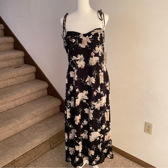 Petal & Pup Meg Black Floral Midi Dress US 12 - Picture 5 of 7